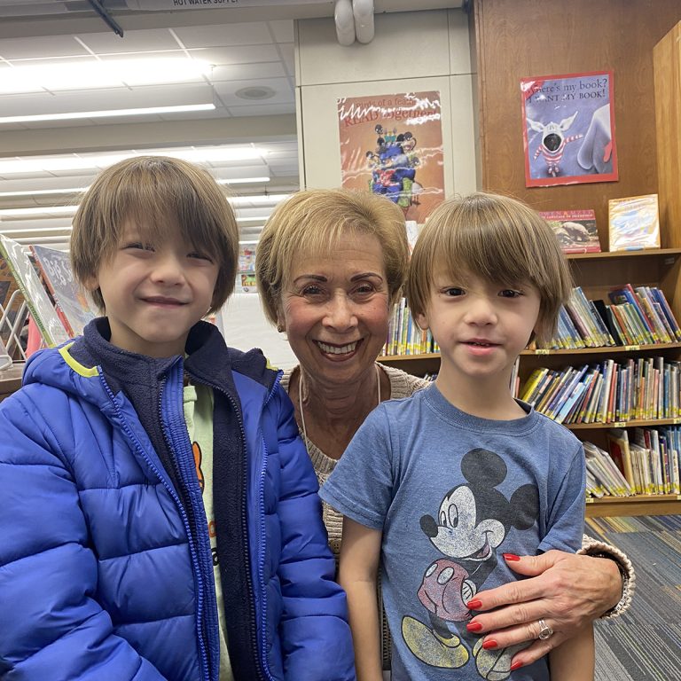 MaxineFinger-1200wSq